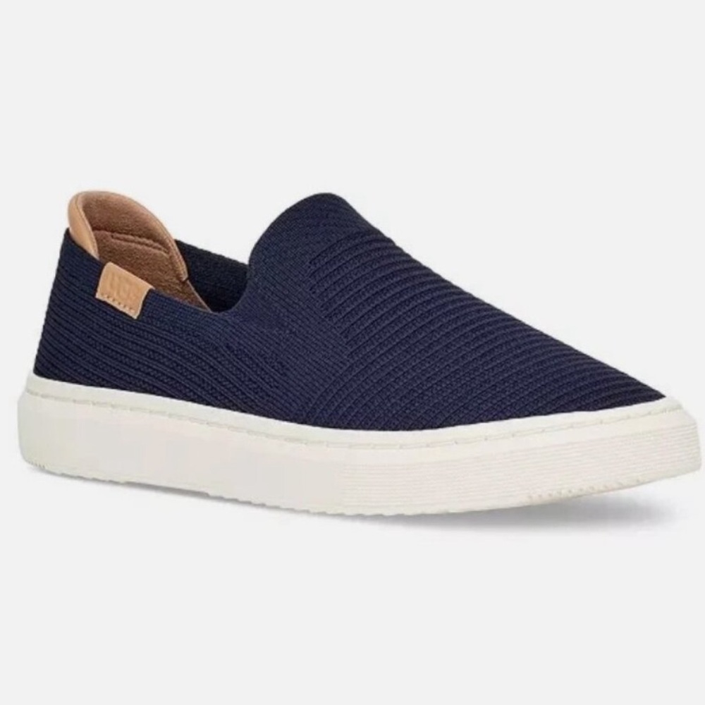 UGG Alameda Sammy Sneakers Size 6 A34